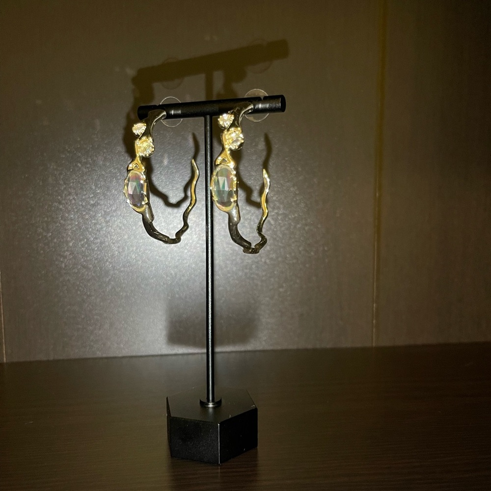 Gold Kendra Scott hoop earrings.